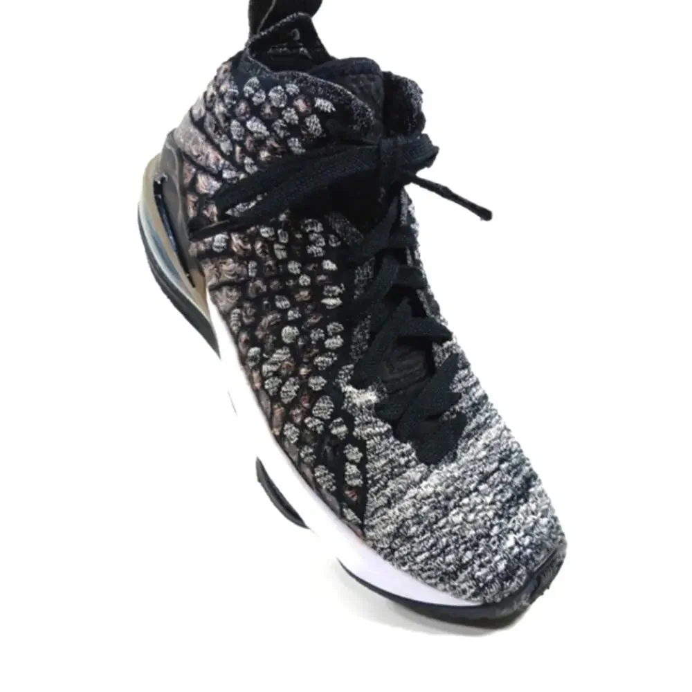 NIKE LeBron 17 EUC Kids Size 5.5Y SS1672